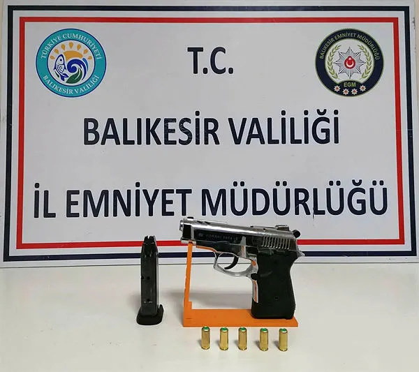 Son dakika: Balıkesir'de polis 7 silah ele geçirdi - 1