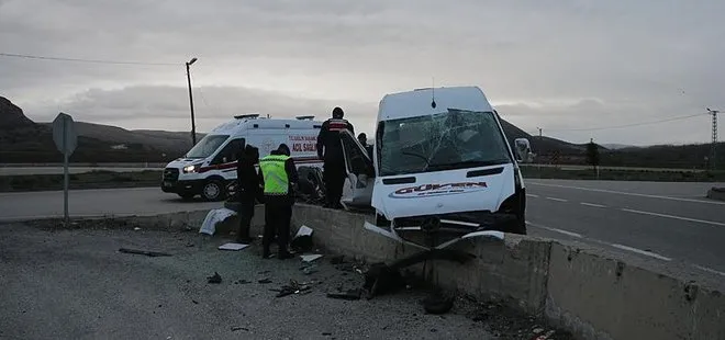 İşçileri taşıyan servis aracı istinat duvarına çarptı: 21 yaralı