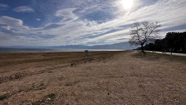 iznik-golunde-korkutan-goruntu-yirmi-yildir-boyle-bir-kuraklik-gormedim-1674198262955.jpg İznik Gölü’nde korkutan görüntü! "Yirmi yıldır böyle bir kuraklık görmedim" - 4