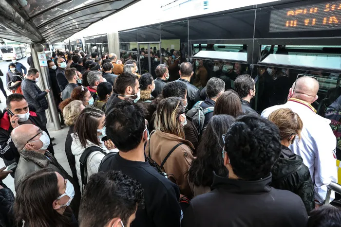 İstanbul'da metrobüs sorunu! Halk arızalardan yıldı: Yola korkarak devam ediyoruz - 2