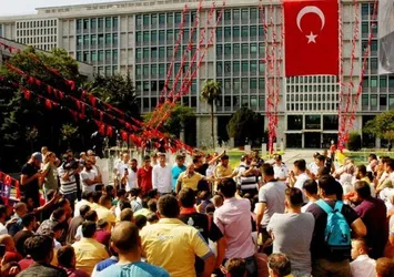 İBB'nin işten çıkarmalar hakkındaki tezleri çürüdü