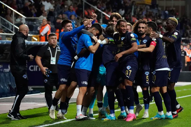 canli-izle-galatasaray-kasimpasa-anlik-full-hd-kesintisiz-tamamini-sifresiz-bedava-izleme-takip-linki-3-kasim-1699026704422.jpg Galatasaray-Kasımpaşa maç sonucu! 3 Kasım Cuma GS-Kasımpaşa maçı kaç kaç bitti? - 1