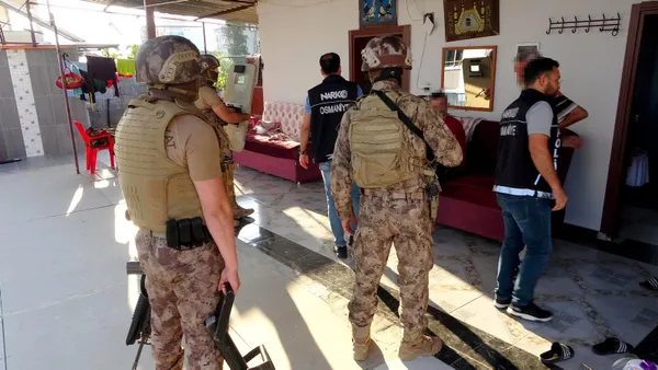 Son dakika: Osmaniye merkezli zehir tacirlerine "şafak" operasyonu! Özel Harekat da destek veriyor - 2