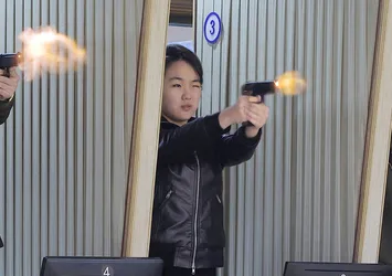 Atış poligonunda veliaht provası: Kim Jong-un kızını sahaya çıkardı