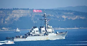 İstanbul Boğazı’nda dikkat çeken an