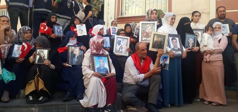Kulp şehitlerinin ailelerinden evlat nöbetine destek!