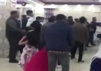 Bursa’da düğünde meydan kavgası! Ortalık birbirine girdi masa ve sandalyeler havada uçuştu