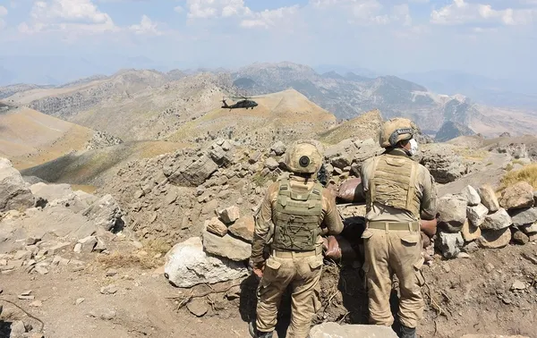 son-dakika-sehit-ismail-can-akdenizin-kani-yerde-kalmadi-icisleri-bakani-soylu-acikladi-7-terorist-daha-sari-t-1671534238943.jpg Son dakika: Şehit İsmail Can Akdeniz'in kanı yerde kalmadı! İçişleri Bakanı Soylu açıkladı; 7 terörist daha sarı torbada - 3