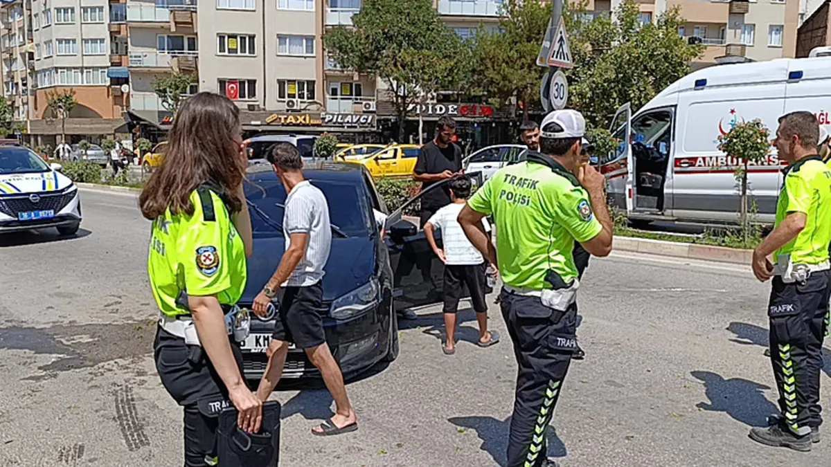 Bursa'da iki araç kafa kafaya çarpıştı: 4 yaralı