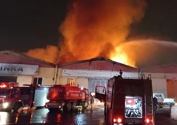 Kayseri'de fabrika yangını! 3 saatlik çalışmasının ardından söndürüldü