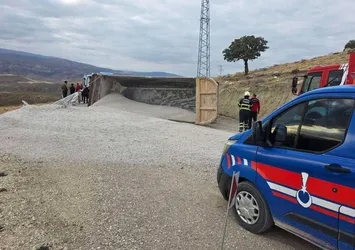 Kırıkkale'de mıcır yüklü kamyon devrildi: 1 yaralı