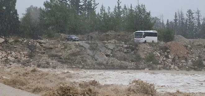 Antalya’da aşırı yağış nedeniyle 2 doktor dağda mahsur kaldı