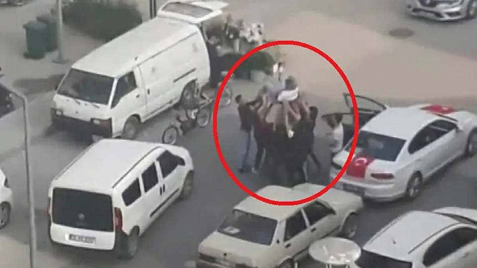 Bursa’da asker uğurlama konvoyunda, sosyal mesafe unutuldu
