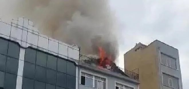 Son dakika: İstanbul Beyoğlu’nda otelin çatısında yangın