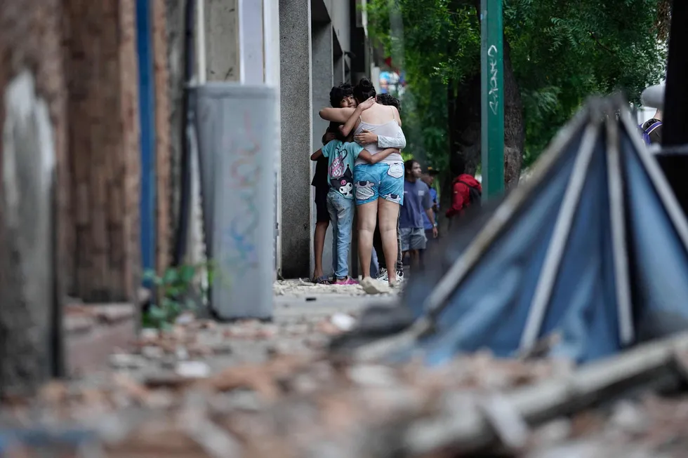 venezuelada-71-buyuklugunde-deprem-meydana-geldi-1782341422201.jpg Venezuela'da 7,1 Japonya'da 6,9 büyüklüğünde deprem! Enkaz altında kalanlar var - 3