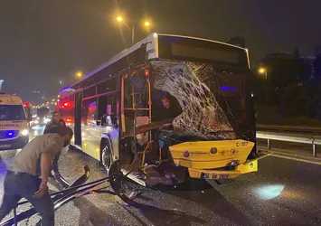 Bir İstanbul klasiği...İETT otobüsü minibüsü biçti