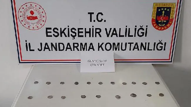 Eskişehir’de Roma dönemine ait 25 gümüş sikke ele geçirildi - 1