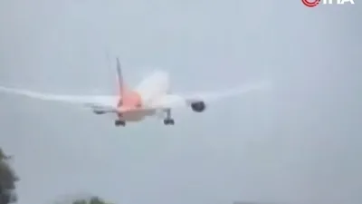 Hindistan’da yolcu uçağı böyle düştü