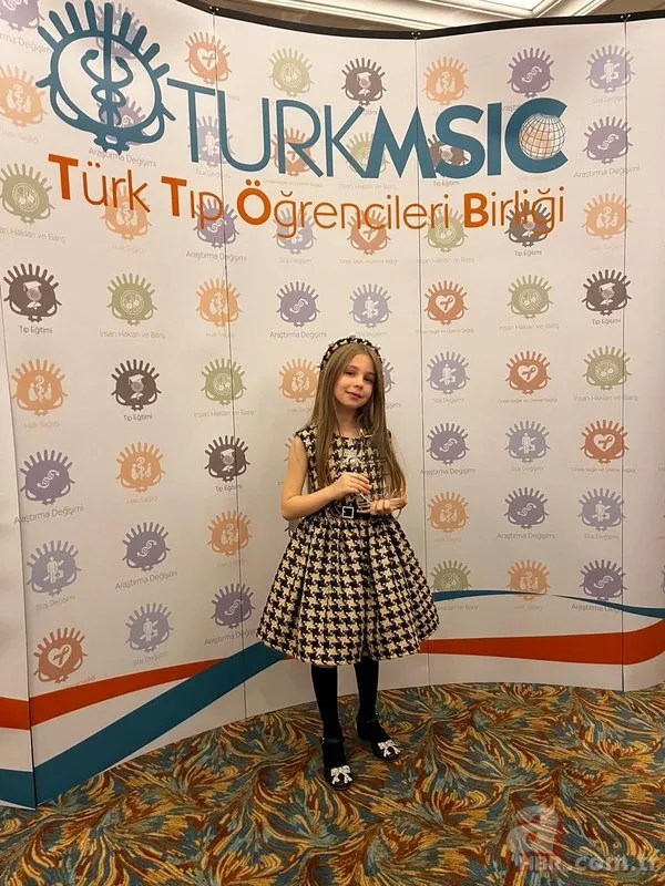 Bir Küçük Gün Işığı’nın minik yıldızı Azra Aksu’ya bir ödül daha! ‘En iyi’ seçildi 4