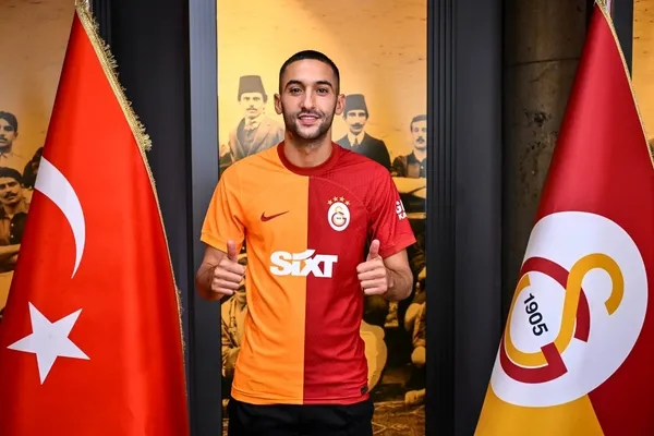Hakim Ziyech Galatasaray’da! KAP’a bildirildi | Ziyech RAMS Park’ta taraftara üçlü çektirdi