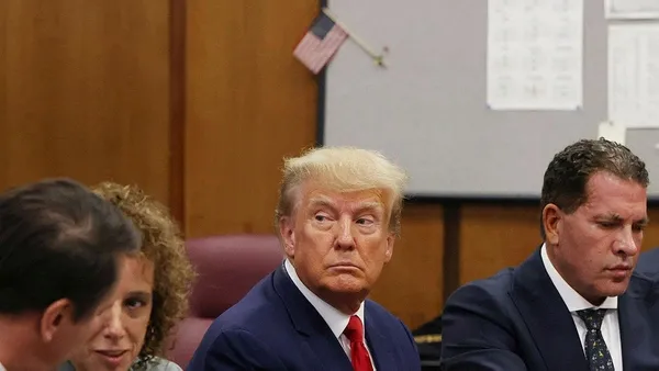 son-dakika-eski-abd-baskani-donald-trump-prosedur-geregi-tutuklandi-1680637336802.jpeg SON DAKİKA | ABD'de tarihi gün! Eski Başkan Trump önce tutuklandı sonra serbest kaldı! Dikkat çeken ilk yorum: Asla düşünmezdim - 12
