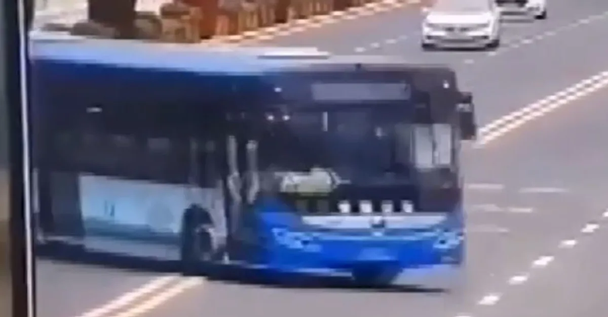 Son dakika: Çin'de öğrenci taşıyan otobüs su kanalına böyle uçtu! 21 kişi hayatını kaybetti