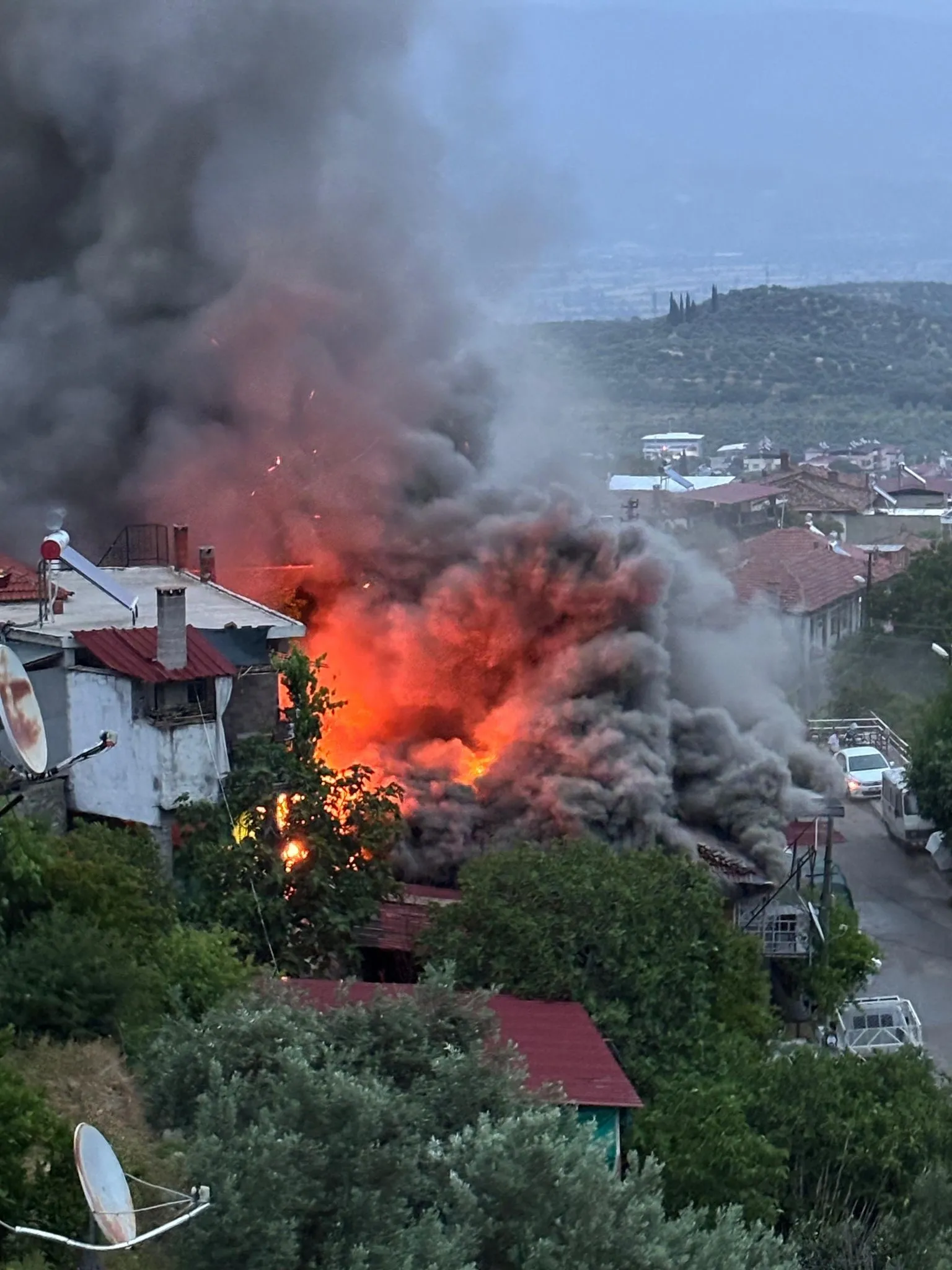 Aydın’da korkutan yangın! Ev küle döndü