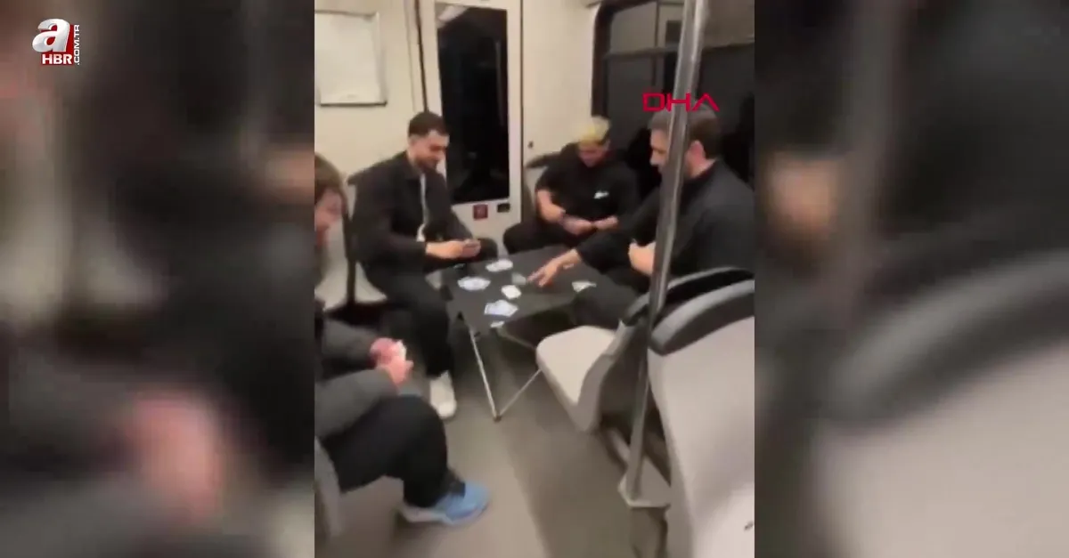 Metroda masa kurup oyun oynadılar