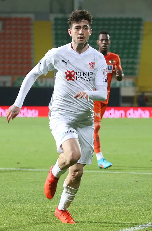 1661271861445.jpg Beşiktaş orta saha transferini açıkladı: Sivasspor'dan Kerem Atakan Kesgin resmen Kara Kartal'da - 3