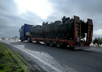 Suriye sınırına obüs ve tank sevkiyatı
