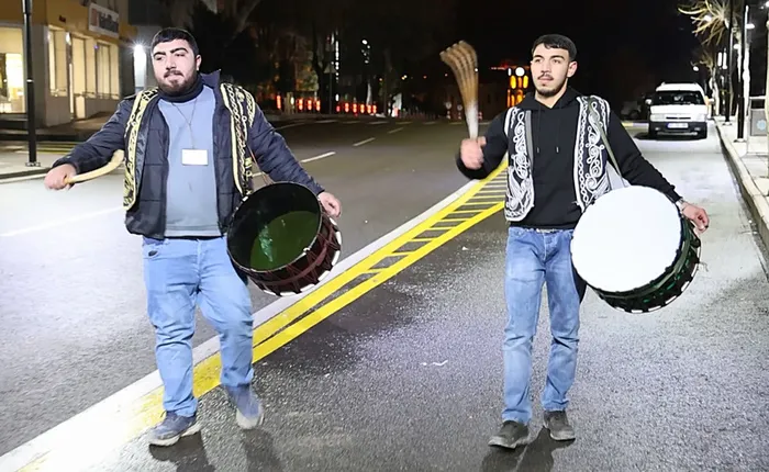yurt-genelinde-ramazan-coskusu-davulcularin-sahur-mesaisi-basladi-1771465879447.jpeg Foto: AA