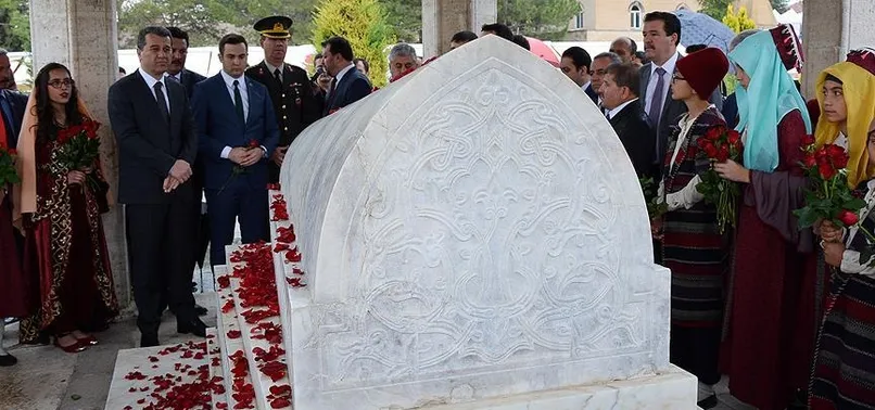 Yunus Emre kabri başında anıldı