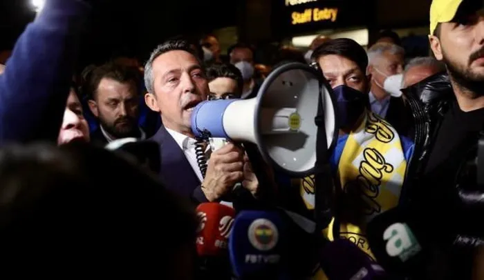 Son dakika: Taraftarlardan Fenerbahçe Başkanı Ali Koç'a büyük şok! - 2