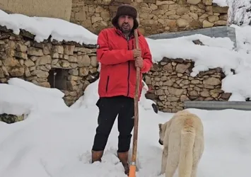 Erzincan'da hava soğudu, yüksek kesimlere kar yağdı