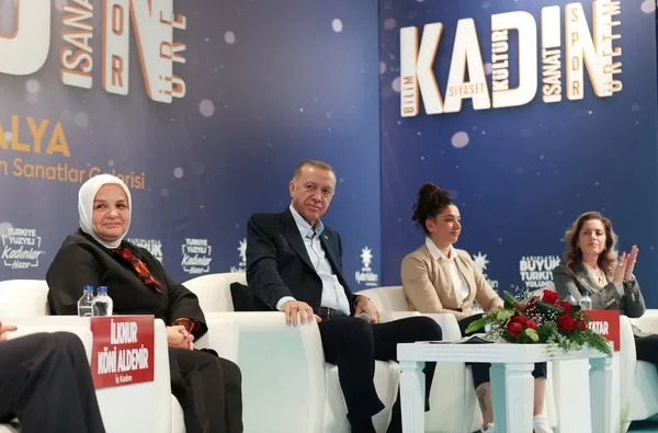 Başkan Erdoğan’dan Antalya’da seçim açıklaması: 4-5 aylık dönemde yoğun bir çalışma yapacağız