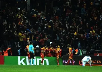Umut Bulut tribünleri yıktı