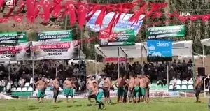 Tortum’da güreşler nefes kesti