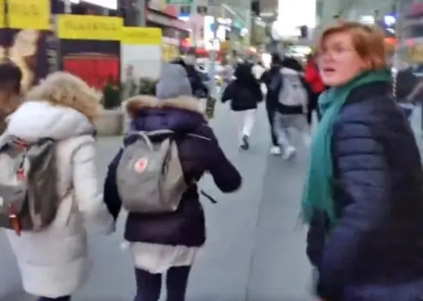 Son dakika: New York'un ünlü Times Meydanı'ndaki patlama sesi korkuttu! İnsanların panik anları kamerada - 2