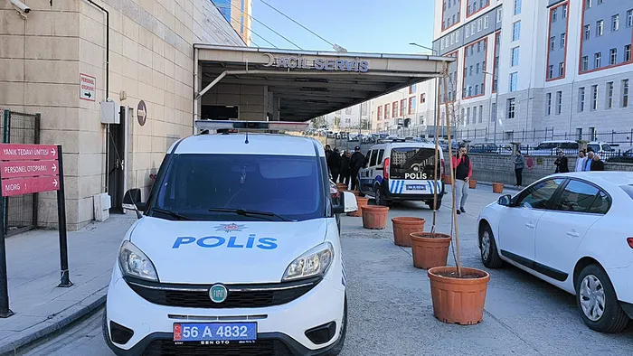 son-dakika-siirtte-aile-vahseti-olu-ve-yaralilar-var-1761895401575.jpeg Siirt'teki vahşetten görüntü (AA)