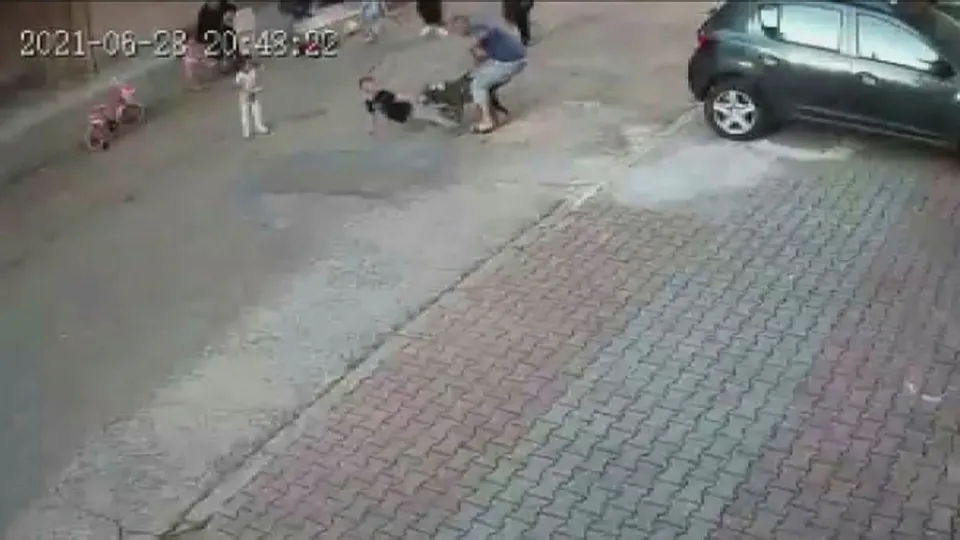 İstanbul’da pitbull cinsi köpeğin saldırdığı çocuk yaralandı.