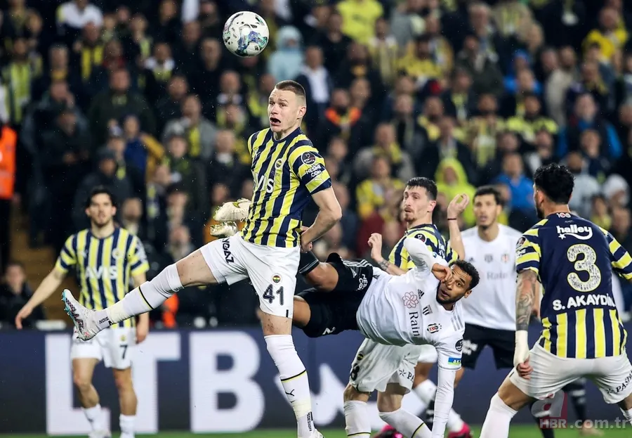 Fenerbahçeli taraftarlardan Ali Koç’a “istifa et” çağrısı! “Fener'i ne hale getirdin” 18