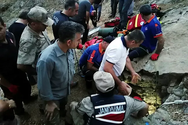 Elazığ’da TV ekibi mahsur kaldı, tüm ekipler seferber oldu