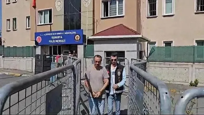 kucukcekmecede-coken-3-katli-binada-1-kisi-hayatini-kaybetmisti-bina-sahibi-haci-murat-gencturk-tutuklandi-1717443511371.jpeg Küçükçekmece'de çöken 3 katlı binada 1 kişi hayatını kaybetmişti! Bina sahibi Hacı Murat Gençtürk tutuklandı - 2