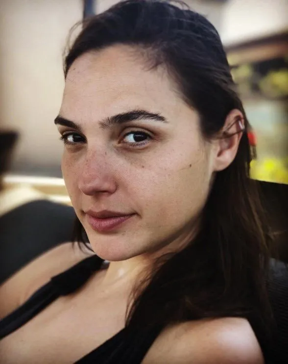 hande ercel in bu halini gorenler saskina dondu hande ercel in makyajsiz fotograflari olay oldu