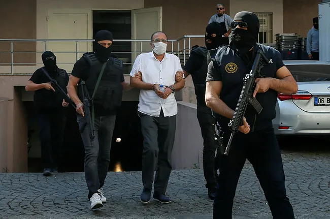 İzmir'de yakalanan DHKP/C'nin para kasası tutuklandı! CHP'nin eski başkan yardımcısı çıkmıştı - 1