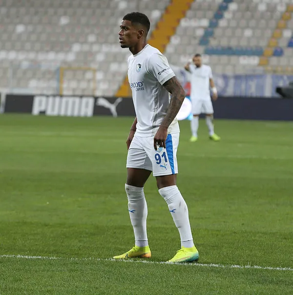 fenerbahce-erzurumspor-macinda-garip-olay-yilmaz-vural-oyuncusunu-oyuna-girmeye-ikna-edemedi-1620072121499.jpg Fenerbahçe-Erzurumspor maçında garip olay! Yılmaz Vural Ricardo Gomes'i oyuna girmeye ikna edemedi - 1