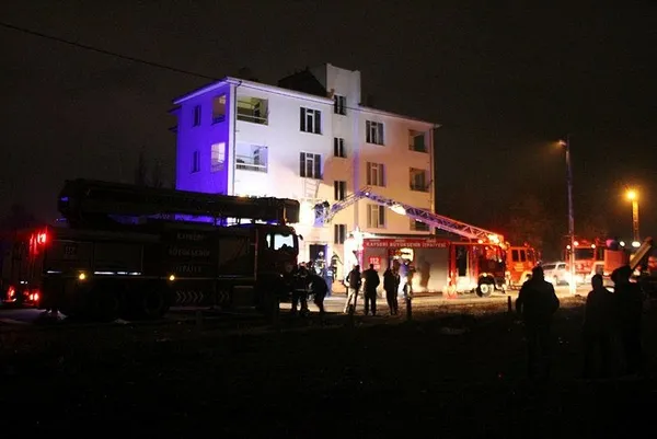 kayseride-yangin-faciasi-olu-ve-yaralilar-var-1706218424904.jpeg Kayseri'de yangın faciası! Ölü ve yaralılar var? - 2