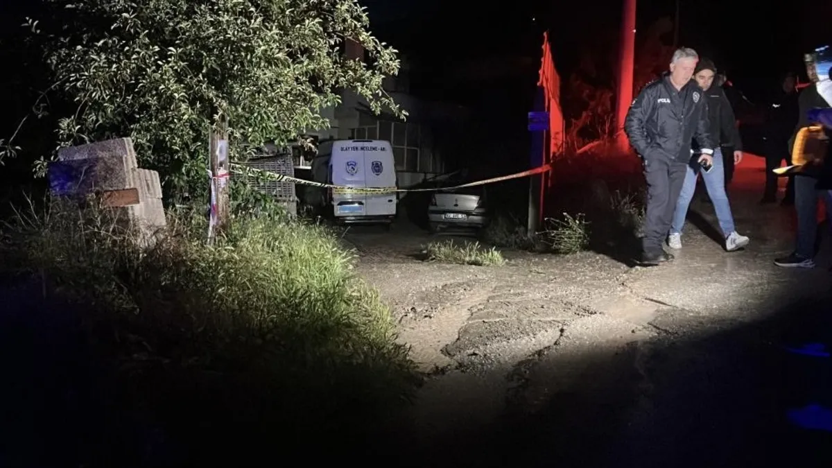 Tek katlı evde çıkan yangında yaşlı çiftin cansız bedenine ulaşıldı