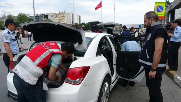 İstanbul'da geniş çaplı operasyon! Giriş çıkışlar tutuldu - 3