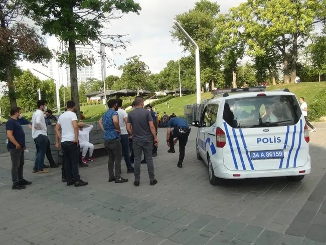 Taksim’de iki erkek bir kadını tekme tokat darp etti - 2